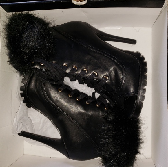 Womens heels never worn - Picture 1 of 4